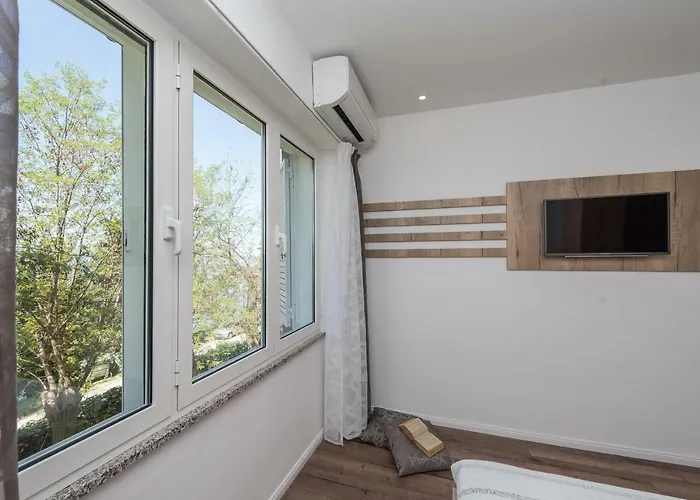 Apartment Tina - Kolovare Beach *