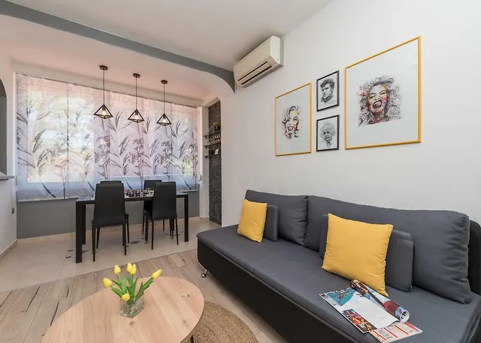 Apartment Tina - Kolovare Beach ザダル