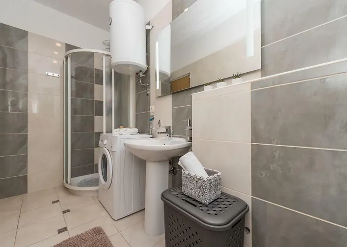 Apartment Tina - Kolovare Beach Διαμέρισμα *