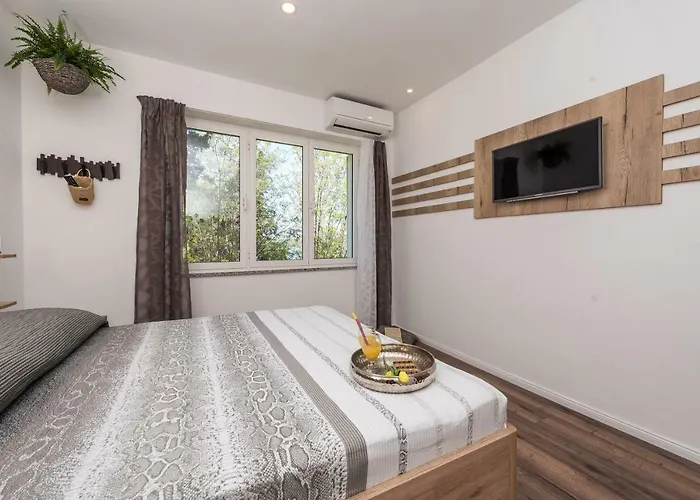 Apartment Tina - Kolovare Beach